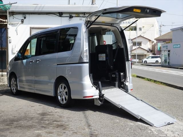 2013 Nissan Serena HV