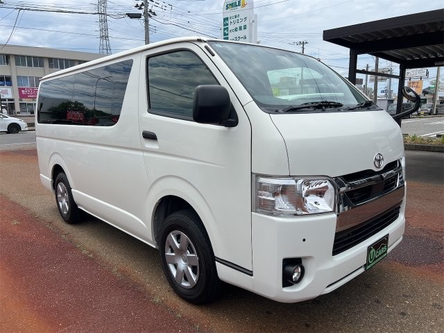 2022 Toyota Hiace V