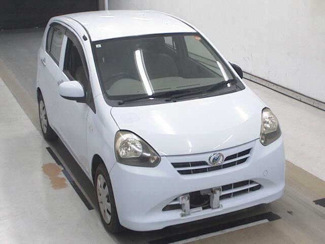 2013 Daihatsu Mira ES