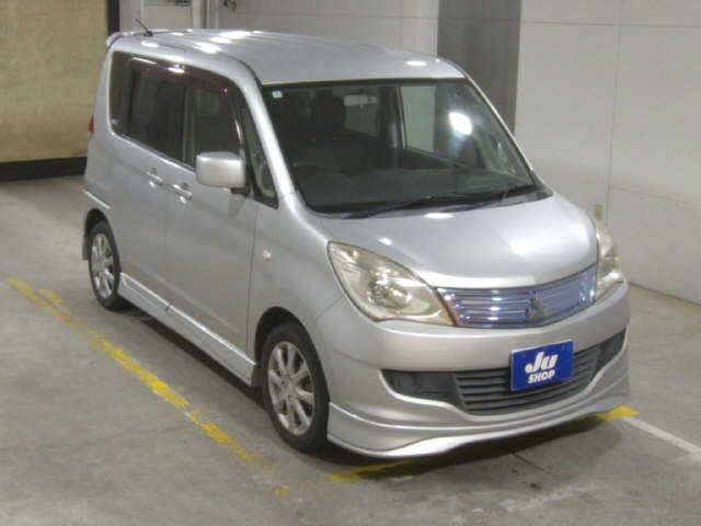 2012 Mitsubishi Delica D2