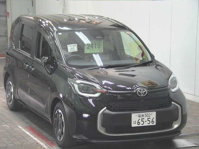 Toyota Sienta HV