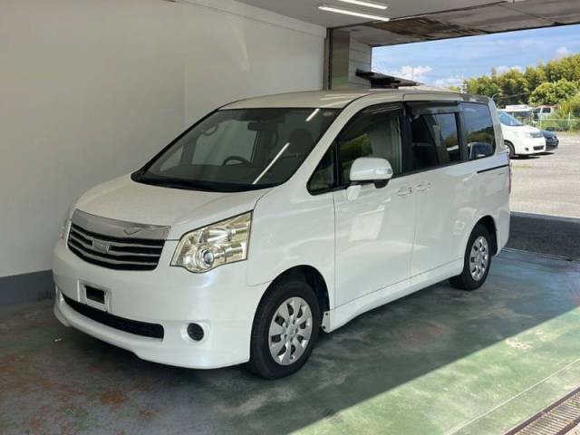2010 Toyota Noah