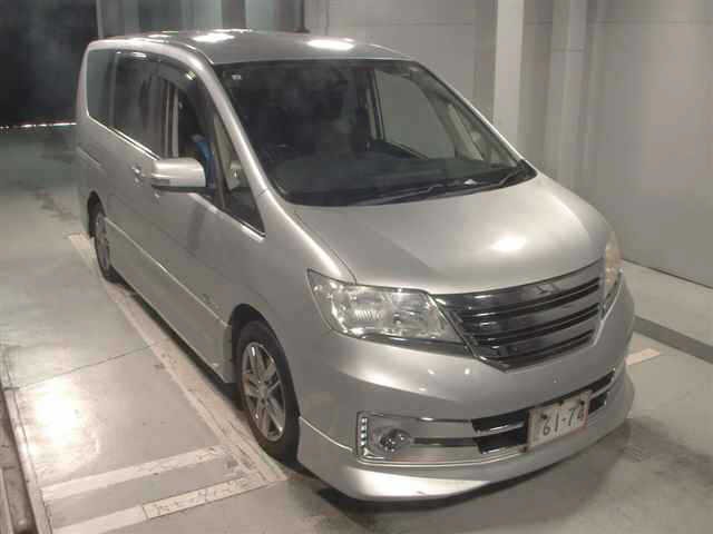 2013 Nissan Serena HV