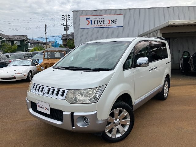 2011 Mitsubishi Delica D5