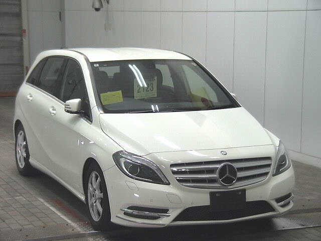 Mercedes-Benz B180