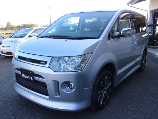 2011 Mitsubishi Delica D5