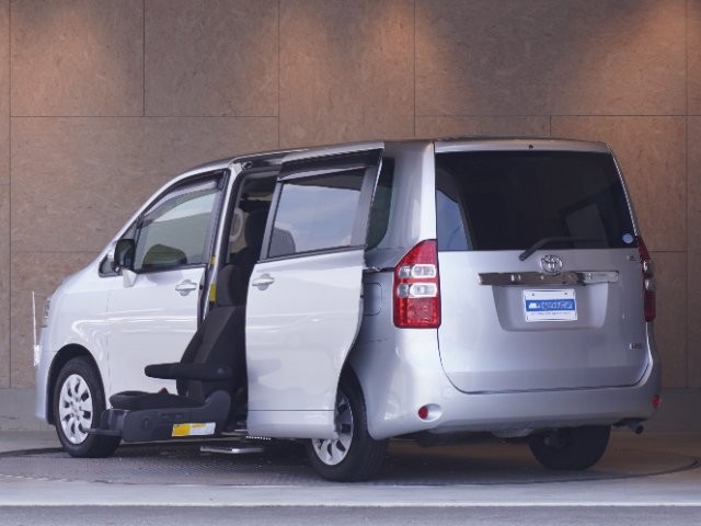 2012 Toyota Noah