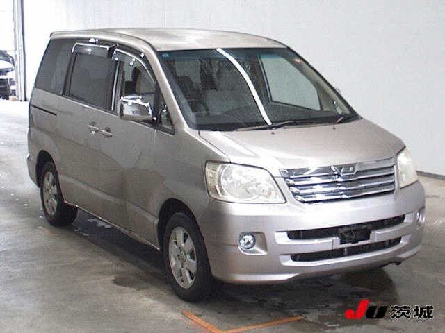 2002 Toyota Noah