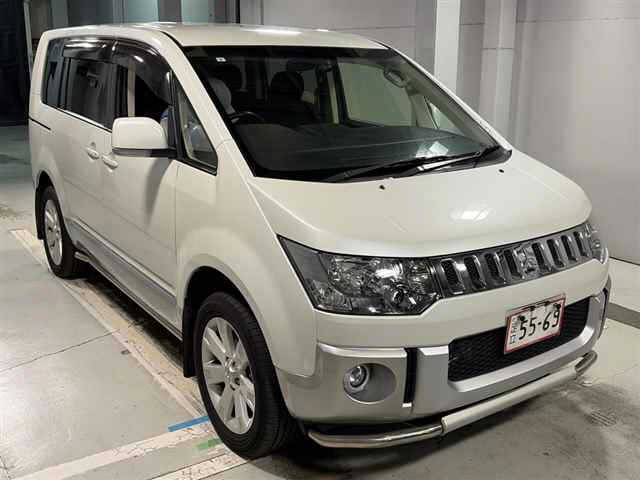 2017 Mitsubishi Delica D5