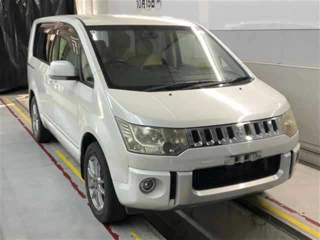 2013 Mitsubishi Delica D5