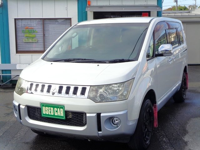 2011 Mitsubishi Delica D5