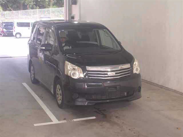 2013 Toyota Noah