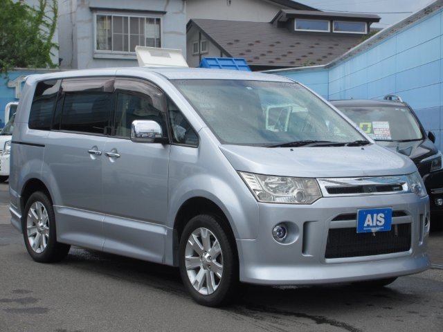2012 Mitsubishi Delica D5