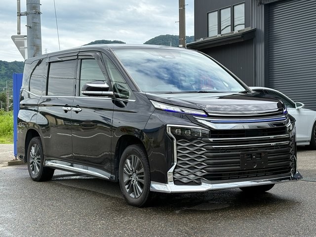 Toyota Voxy HV