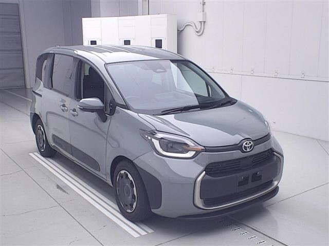 Toyota Sienta HV