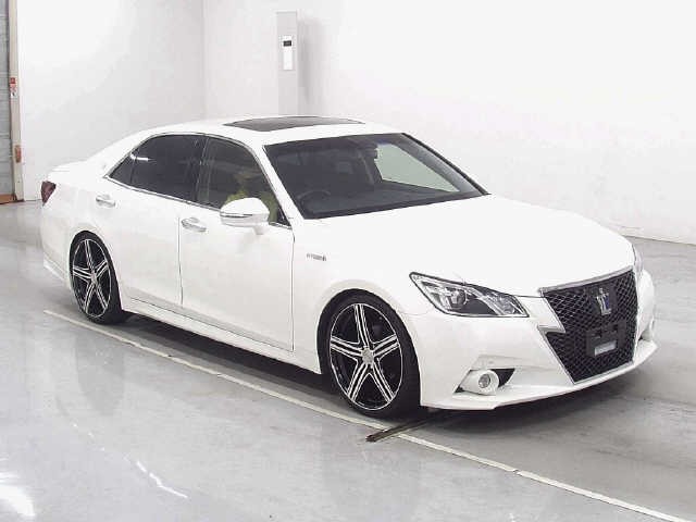 2013 Toyota Crown HV