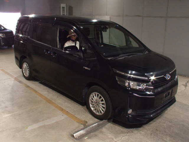 Toyota Voxy HV