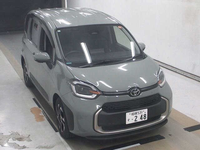 Toyota Sienta HV
