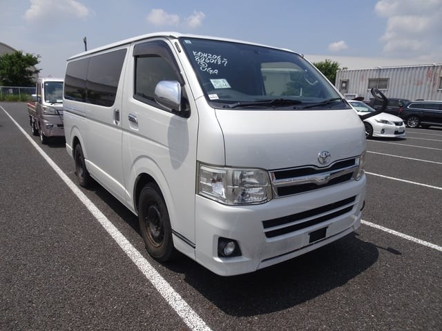 2013 Toyota Hiace V