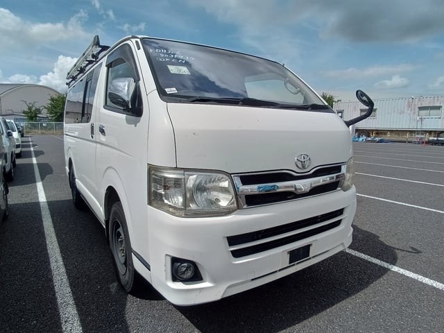 2011 Toyota Hiace V