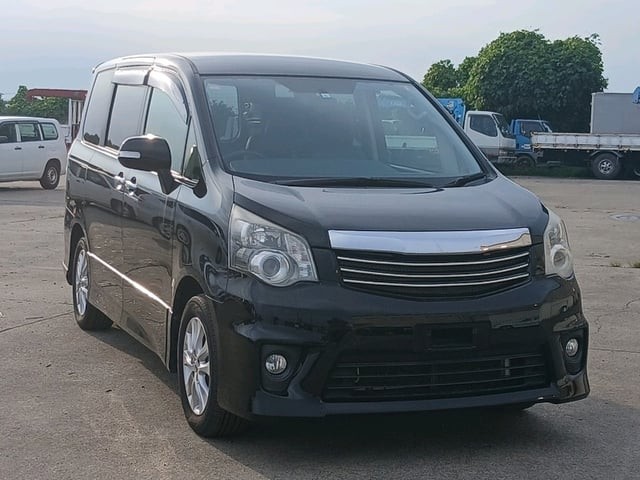 2013 Toyota Noah