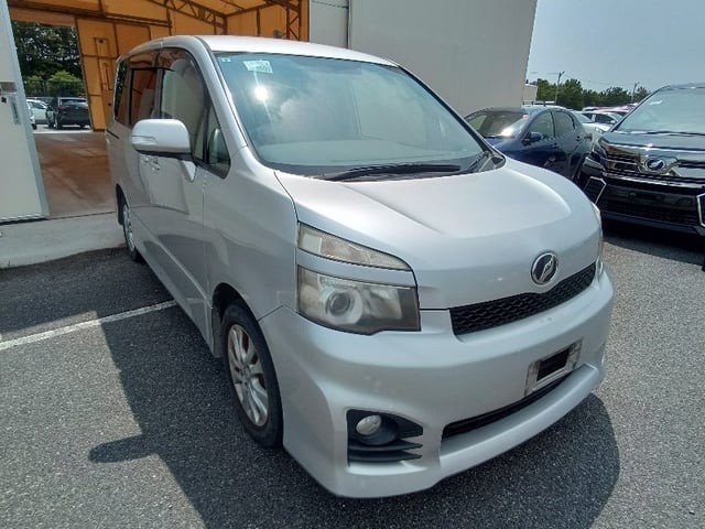 2011 Toyota Voxy