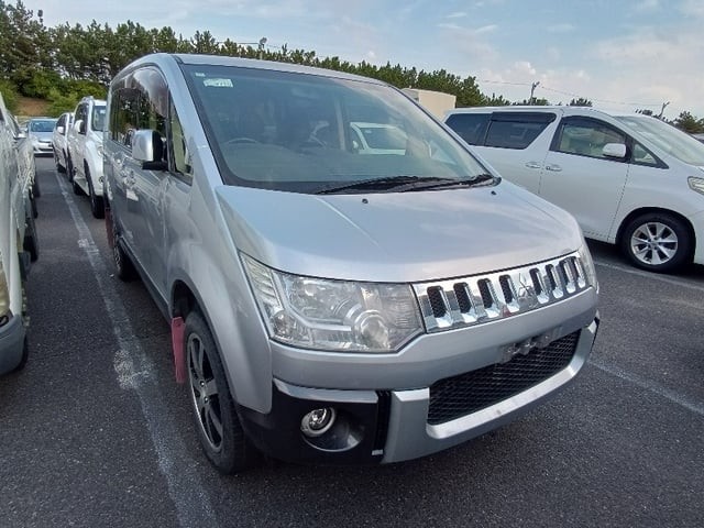 2013 Mitsubishi Delica D5