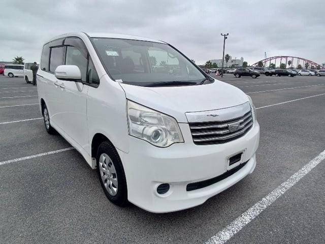 2012 Toyota Noah