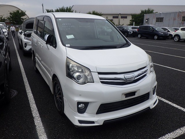 2013 Toyota Noah