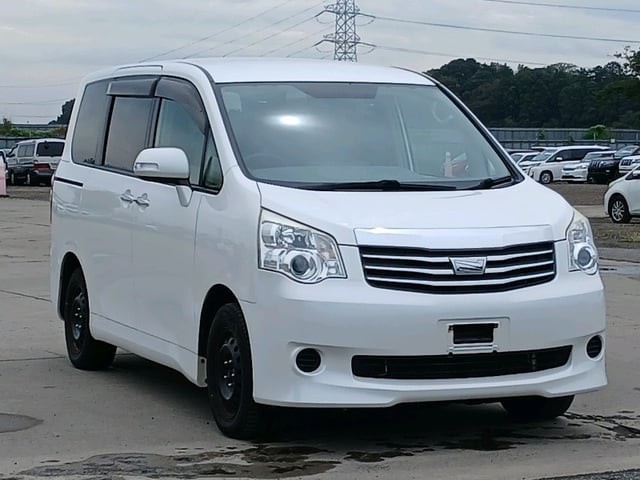 2013 Toyota Noah
