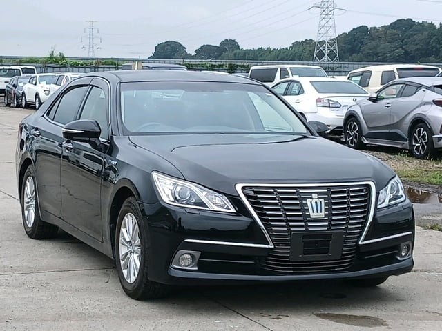 2013 Toyota Crown HV