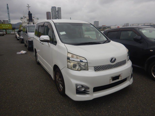 2013 Toyota Voxy