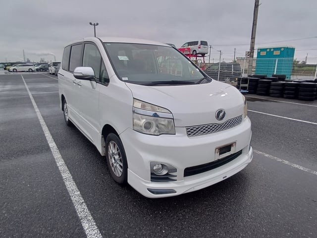 2013 Toyota Voxy