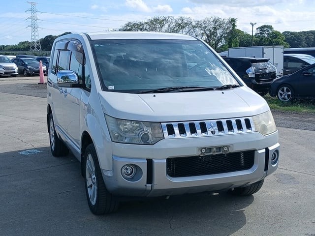 2011 Mitsubishi Delica D5