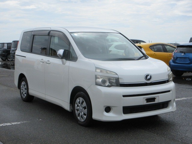 2010 Toyota Voxy