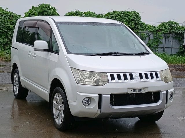 2011 Mitsubishi Delica D5