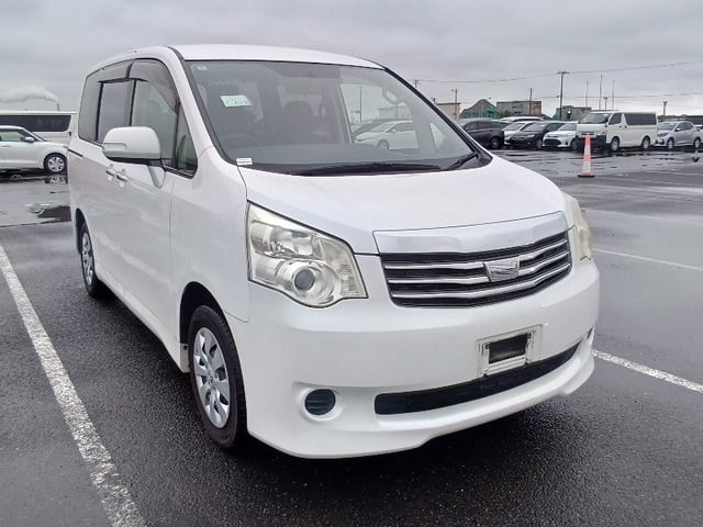 2012 Toyota Noah