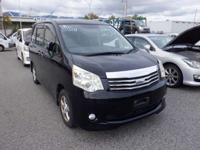 2013 Toyota Noah