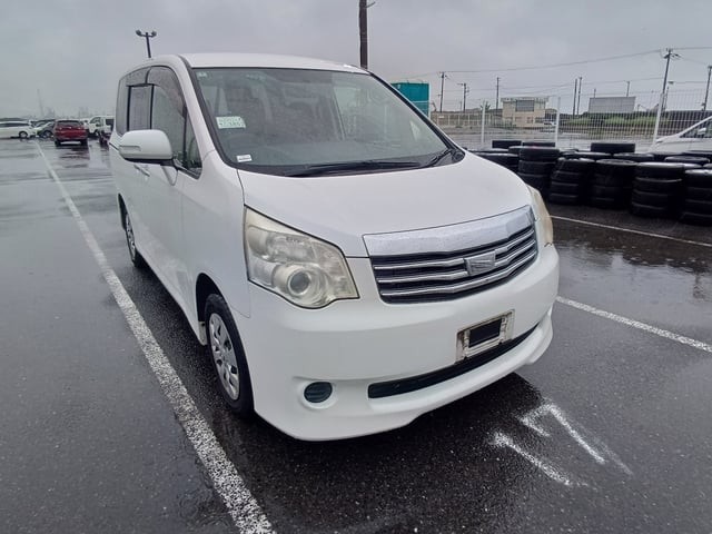 2012 Toyota Noah