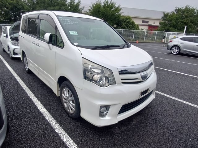 2012 Toyota Noah