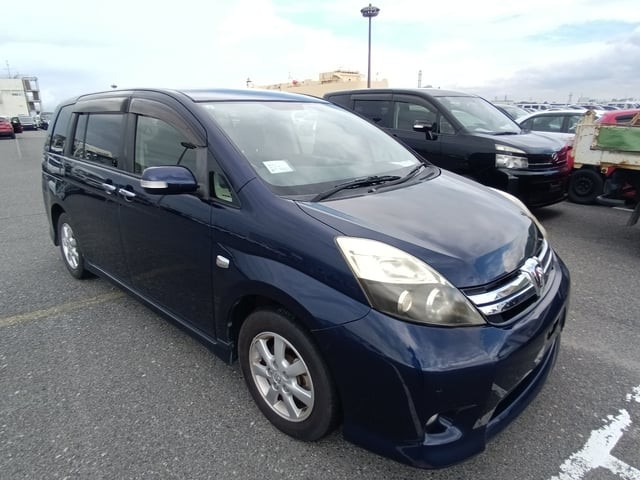 2013 Toyota Isis