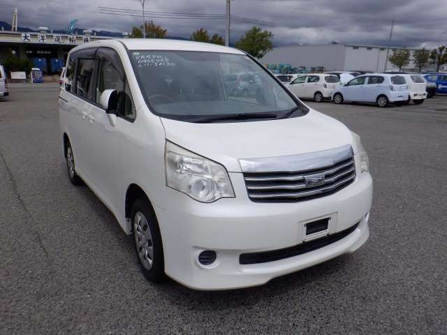 2011 Toyota Noah