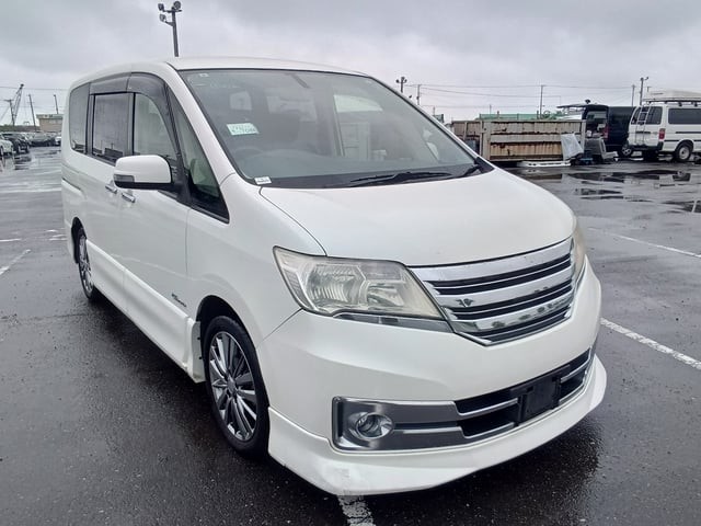 2013 Nissan Serena HV