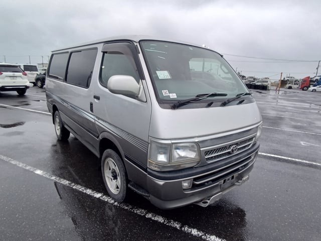 2004 Toyota Hiace V