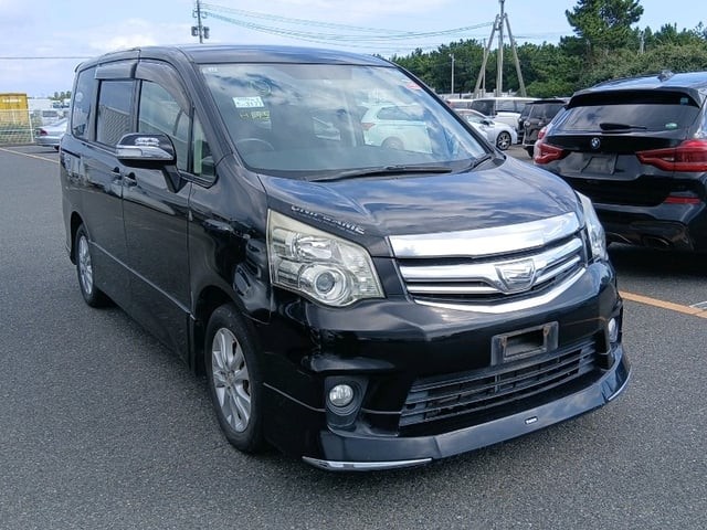 2013 Toyota Noah