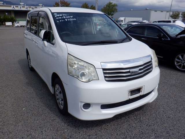 2011 Toyota Noah