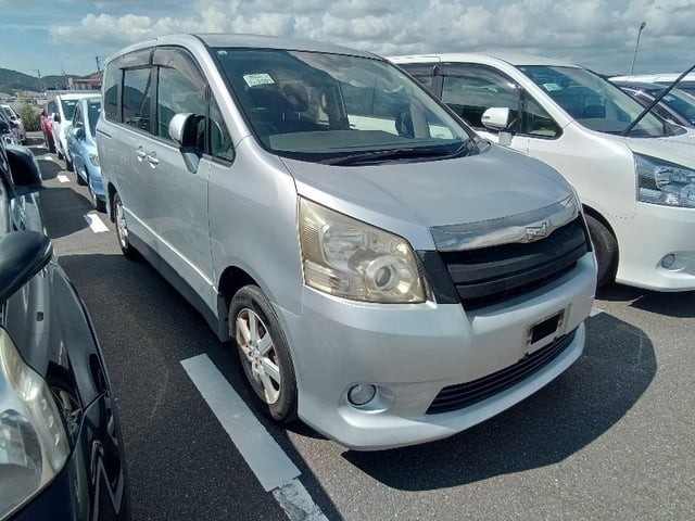 2007 Toyota Noah