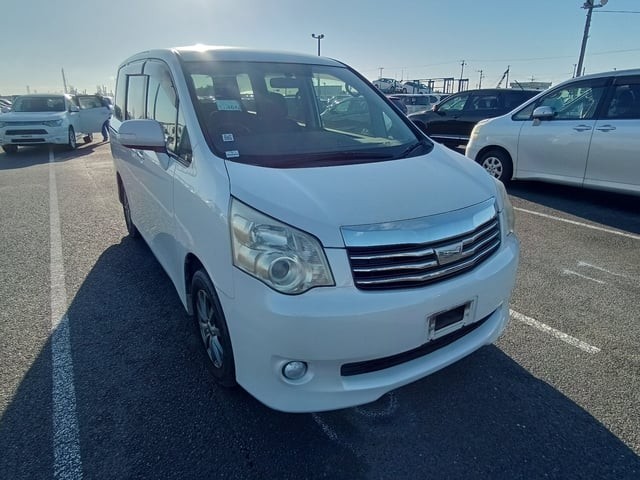 2011 Toyota Noah