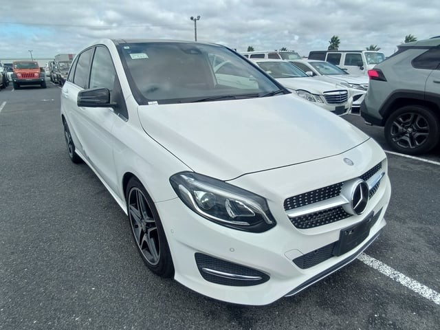 Mercedes-Benz B180
