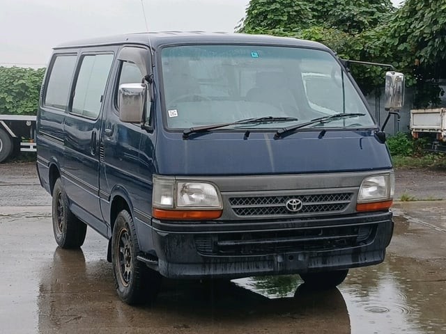2001 Toyota Hiace V